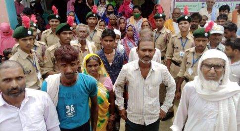 बृजमनगंज एमजी कालेज एनसीसी के छात्रों ने मेगा कोविड-19 वैक्सीनेशन प्लान के तहत लोगों को किया जागरूक