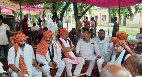 हरियाणा के 51 गावों के सरपंचो ने राहुल प्रियंका गाँधी सेना के राष्ट्रीय अध्यक्ष पंडित जगदीश शर्मा को किया सम्मानित और कांग्रेस को समर्थन का किया वादा