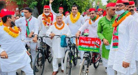 सपा ने मनाई पंडित जनेश्वर मिश्र की जयंती