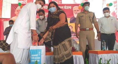 जनपद में प्रधानमंत्री गरीब कल्याण अन्न योजना का भव्य आगाज, प्रथम दिन 01 लाख 35 हजार से अधिक कार्ड धारकों को 2373 मीट्रिक टन से अधिक दिया गया निःशुल्क खाद्यान्न व बैग