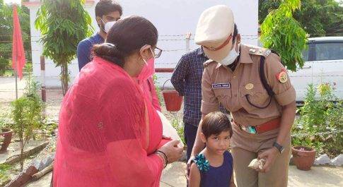 स्वतंत्रता दिवस के अवसर पर पुलिस अधीक्षक महोदया के द्वारा कुछ पल वृद्ध जनों के साथ वृद्धाश्रम में उनके मध्य व्यतीत किया गया