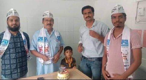 “ब्लड डोनेशन डे” के रुप मे मनाया गया केजरीवाल का जन्मदिन