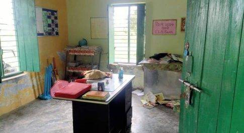 बौंडी थाना क्षेत्र के उच्च प्राथमिक विद्यालय में चोरी के उपरांत बिखरा पड़ा सामान,टूटा ताला