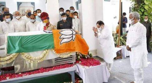 राष्ट्रीय ध्वज का हुआ अपमान