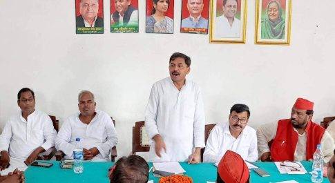 बहराइच में निर्वाचन सम्बंधित कार्यो एवं मतदाता सूची कार्यों के कुशल व सुचारू कार्य सम्पादन हेतु सपा के जिला वरिष्ठ उपाध्यक्ष जफ़र उल्ला खां’बंटी’ की अध्यक्षता में गठित 5 सदस्यीय कमेटी की बैठक