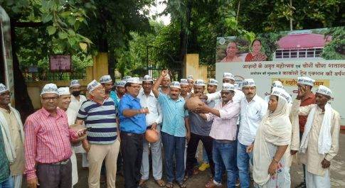 जल जीवन मिशन में किए गए हजारों करोड़ों के घोटाले के खिलाफ AAP ने मटका फोड़ों आंदोलन के तहत जमकर हल्ला बोला