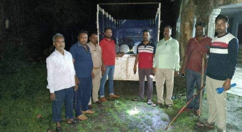 बन विभाग की टीम ने पिकप सहित चार बोटा साखू किया बरामद