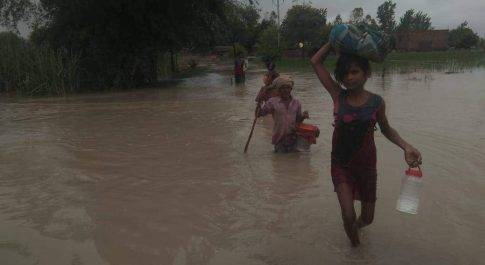 घाघरा का जलस्तर बढने से जलमग्न हुए गाँव के गाँव