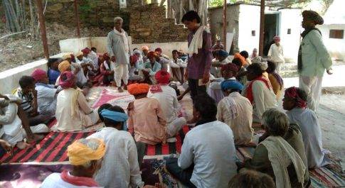 मेवाड़ आदिवासी भील समाज शाखा राजसमंद की साधारण सभा की बैठक वृद्ध प्रताप जी महाराज की अध्यक्षता में संपन्न हुई।