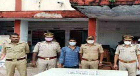 जनपद के अलग अलग थाना क्षेत्रों में चोरी करने वाला शातिर चोर गिरफ्तार ,नगर कोतवाली के सामने ही दे चूका है चोरी की घटना को अंजाम