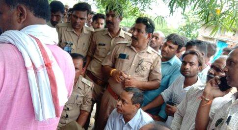 शासन प्रशासन के बीच ग्राम सचिव ने खेला आंख मिचौली का खेल