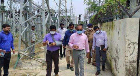 आयुक्त ने किया 132/33 के.वी. विद्युत उप केन्द्र कैसरगंज का निरीक्षण