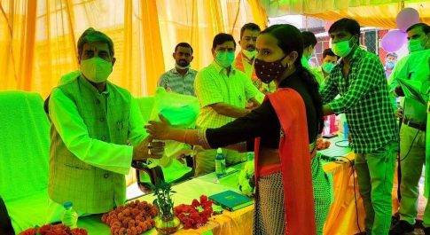 सहकारिता मंत्री ने कोरोना वारियर्स को किया मेडिकल किट वितरण