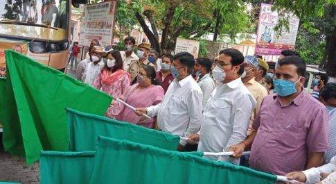 कृषक अध्ययन भ्रमण दल को सदर विधायक व डीएम ने दिखायी हरी झण्डी
