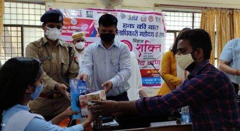 ‘‘हक की बात जिलाधिकारी के साथ’’ कार्यक्रम में डीएम से रू-ब-रू हुई छात्राएं