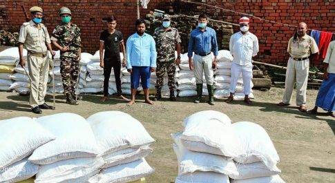 SDM प्रमोद कुमार व SSB जवानों ने 13 तस्करों को कनाडियन मटर के साथ किया गिरफ्तार