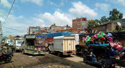 रूपईडीहा इंडो नेपाल बॉर्डर एन 27 पर घंटो जाम में फसी रहती है गाडियां