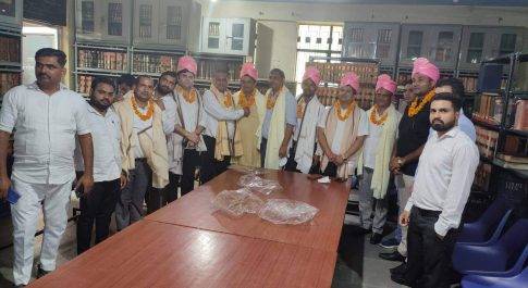 आज कोर्ट परिसर में संयोजक विधि प्रकोष्ठ बनने के बाद हुआ स्वागत समारोह