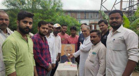 फरेंदा।पूर्व विधायक के कार्यालय पर भारत के प्रधानमंत्री नरेन्द्र मोदी का मनाया गया जन्मदिन कार्यक्रम
