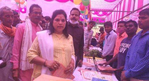 मिहींपुरवा ब्लॉक में आयोजित गरीब कल्याण मेला में मुख्य अतिथि बलहा विधायक सरोज सोनकर जी, विशिष्ट