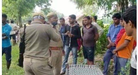 जौनपुर: दो प्रेमी युगल ने नीम के पेड़ में साड़ी से फंदा लगाकर की आत्महत्या, परिजनों में मचा हड़कंप,*
