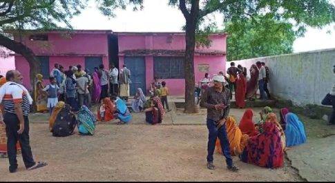 ग्राम पंचायत पारवा में वैक्सीनेशन के लिए लोग ले रहे रुचि जिसमें महत्वपूर्ण भूमिका निभा रहे वैक्सीनेशन का प्रथम एवं द्वितीय डोज दिया जा रहा है