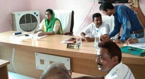 मङियाहू नगरपंचायत के कर्मचारियों पर गिरी गाज, कई कर्ममचारियो के बदले गए विभाग।