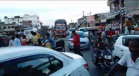 जाम की समस्या से लोग परेशान ,पुलिस प्रशासन कर रहा है अनदेखी