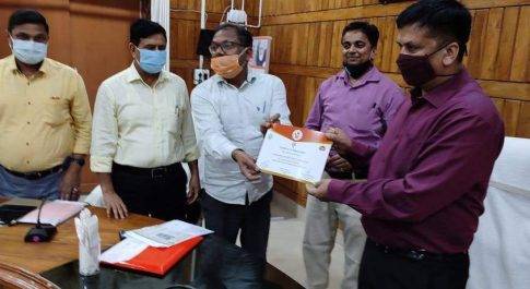 तैनाती स्थल निवास करें चिकित्सक व पैरा मेडिकल स्टाफ: जिलाधिकारी