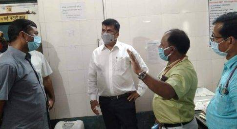 सी.एच.सी. नानपारा का जिलाधिकारी ने किया निरीक्षण