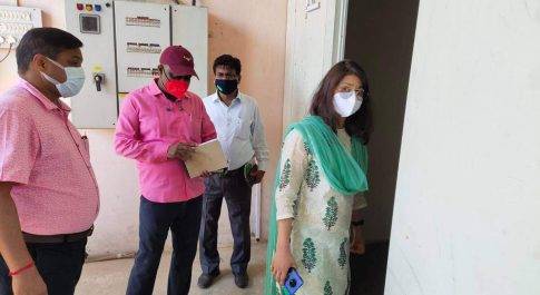 मुख्य विकास अधिकारी ने किया रायपुर कलस्टर का भ्रमण कल्पीपारा रेशम फार्म में किया पौधरोपण