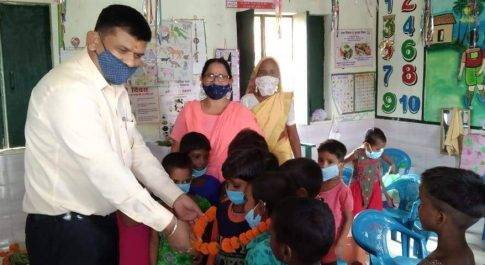 डीएम ने किया मॉडल आंगनबाड़ी केंद्र का निरीक्षण