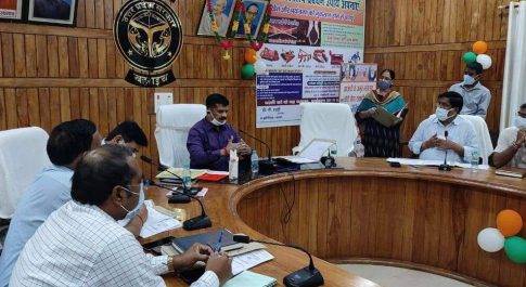 डिफाल्टर सन्दर्भों का निस्तारण न करने पर दण्डित होंगे अधिकारी :डीएम