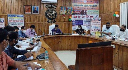 ऋण पत्रावलियों का समय निस्तारण सुनिश्चित करें बैंक : जिलाधिकारी