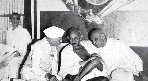 गांधी को समझना है, तो उन्हें भी उस समय की परिस्थितियों के साथ जोड़कर देखना होगा