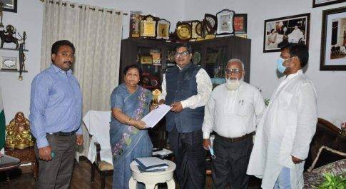 लॉयर्स यूनियन का प्रतिनिधिमंडल मिला राज्यपाल से, ज्ञापन सौंपकर की महाधिवक्ता के असंवैधानिक कार्यों की शिकायत