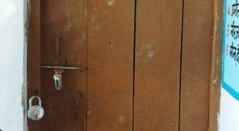 परिषदीय विद्यालय में चोरो ने बोला धावा, खेल के सामान, बर्तन सहित सरकारी अभिलेख नष्ट करने की कोशिश