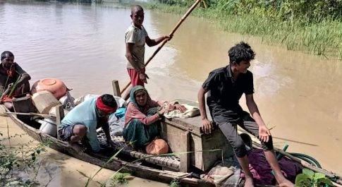 घाघरा बैराज से सटे दो गांवों में घाघरा का कहर, बाढ़ में डूबे गांव