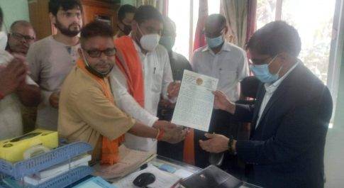 सुविधा बहाल के लिए भाजपा नेताओ ने दिया ज्ञापन दिया कस्टम चीफ ने आज से भारतीय वाहनो को भैरहवा तक जाने का आदेश किया जारी