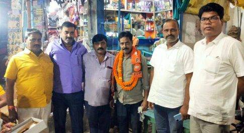 जौनपुर।वसीऊदीनअंसारी(मुन्ना भाई) को अल्पसंख्यक मोर्चा भारतीय जनता पार्टी का मण्डल अध्यक्ष बनाए जने पर कार्यकर्ताओ ने बधाई दी।