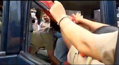 पूर्व सांसद सावित्री बाई फुले को लिया गया हिरासत में, लखीमपुर खीरी के मृत किसानों के परिजनों से मिलने पहुँचीं थी