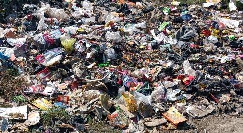 *नवरात्रि के शुभ अवसर पर आदर्श नगर पालिका नानपारा की बड़ी लापरवाही उजागर हो रही है* *नानपारा के हर वार्ड में गंदगी फैली हुई है* *कूड़ा फैला हुआ कई बीमारियों को जन्म दे रहे हैं कोविड-19 डेंगू बुखार जैसी घातक बीमारियां पैदा हो रही हैं*