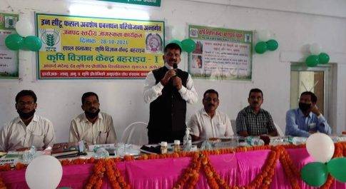 देश की खुशहाली एवं विकास की रीढ़ हैं किसान व श्रमिक: डॉ. दिनेश चन्द्र
