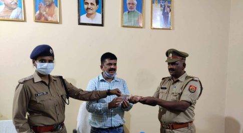 डीएम व एसपी के हाथों पुरस्कृत हुए थानाध्यक्ष रिसिया