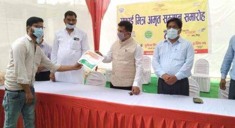 मलिन बस्ती चांदमारी में संचालित हुआ विशेष सफाई अभियान सफाई अभियान में उत्कृष्ट कार्य करने वाले सफाई कर्मियों को किया गया सम्मानित