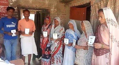 ग्राम प्रधान प्रतिनिधि सरवण पटेल कुछ इस कदर शिवपुर ब्लॉक में छा गए हैं जैसे आसमान पर बादल छा जाते हैं