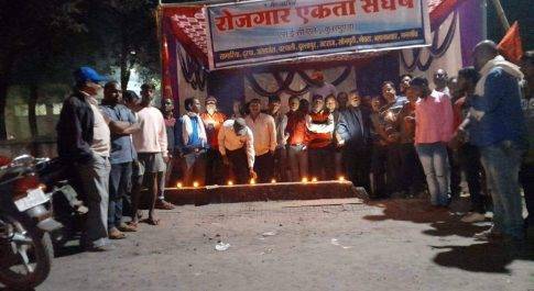 कुसमुंडा एसईसीएल मुख्यालय पर दीप जलाकर मनाई दीवाली : भूविस्थापितों ने लिया शोषण के खिलाफ लड़ाई तेज करने का संकल्प, धरना जारी