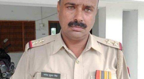 पत्रकार से रंजिश में दरोगा ने उनके पुत्र की बाइक का जबरन किया चालान*