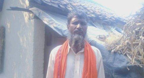 विकलांग व्यक्त ने सरकार से अवास की मांग की,