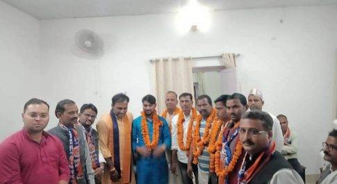 अपना दल (क) छोड़कर विमल वर्मा ने थामा अपना दल यस का हाथ